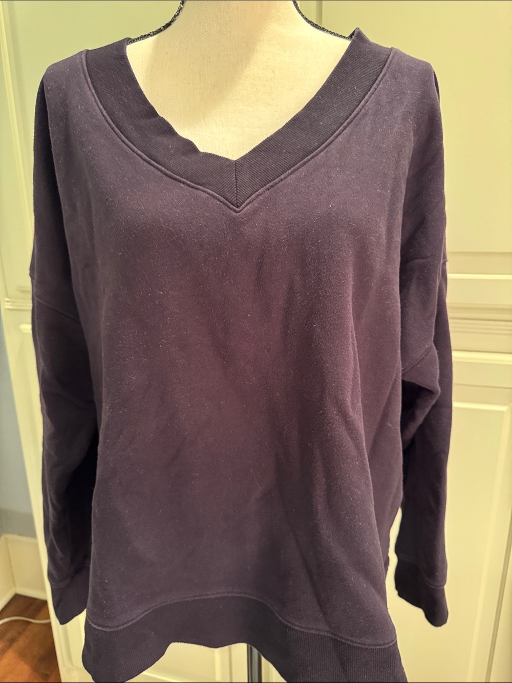 tek gear Women's V-Neck Sweatshirt in black